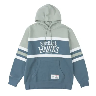 ソフトバンクホークスのロゴが入ったMitchell&Nessのパーカー