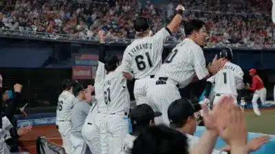 ダッグアウトの選手たち