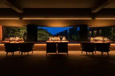 箱根のバーラウンジ