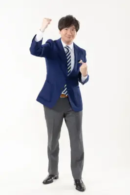 ガッツポーズをする廣瀬隼也アナウンサー