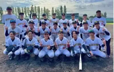 ゴールドジム女子硬式野球部集合写真