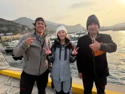 港でのスリーショット