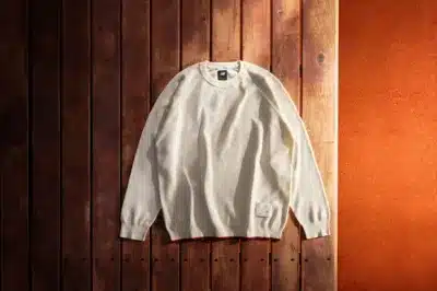 クリーム色の長袖セーター