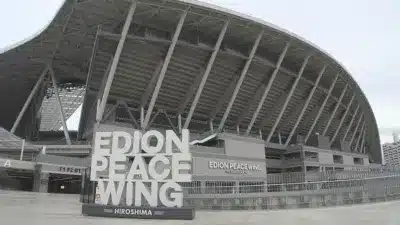 広島に新しく建設された「エディオンピースウイング広島」スタジアムの外観