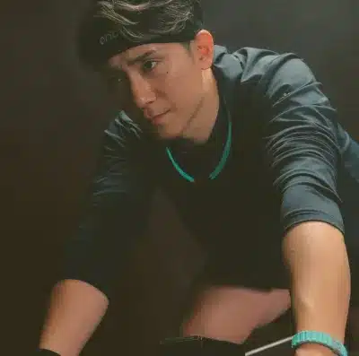 トレーニング中の男性