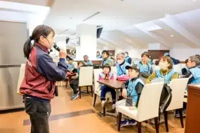 イベント参加者への説明の様子