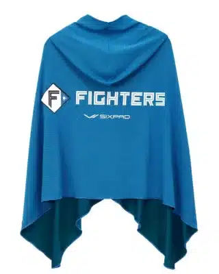 SIXPAD 冷感フードポンチョ（ファイターズ）着用イメージ