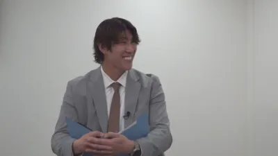 インタビューを受ける森翔平選手と思われる男性