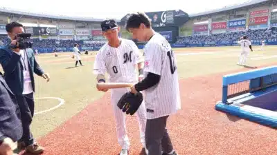 千葉ロッテマリーンズ選手との交流の様子