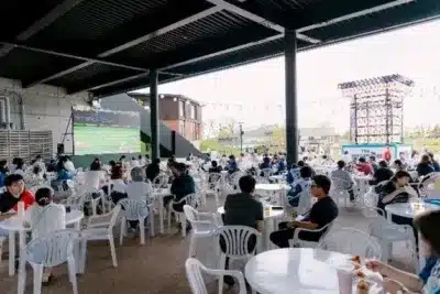 大型ビジョンでのスポーツ観戦