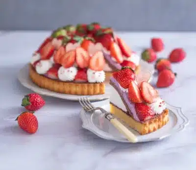 フレッシュないちごが飾られたタルト