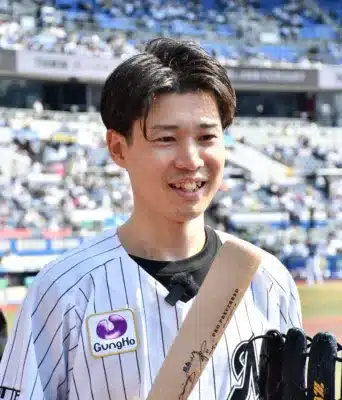 笑顔でコメントする福森さん