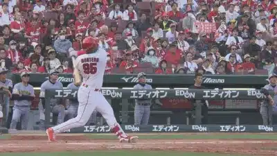 バットを振るモンテロ選手