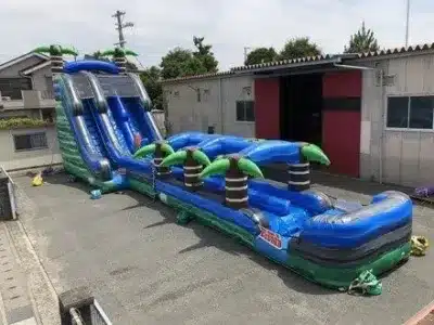 ウォータースライダー