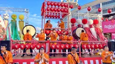 青森ねぶた囃子と踊り