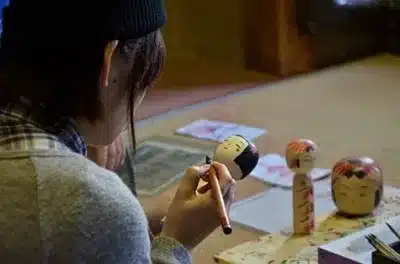 こけしの絵付け体験