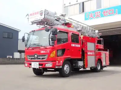 柏崎市消防署のはしご車