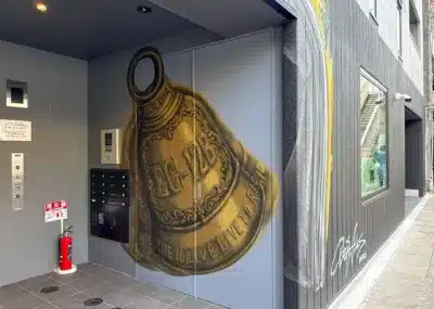エントランス内部の壁画