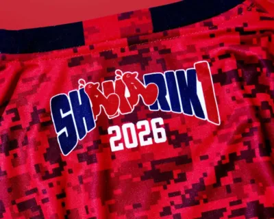 背面に「SHINRIKI 2026」の文字がデザインされたTシャツ