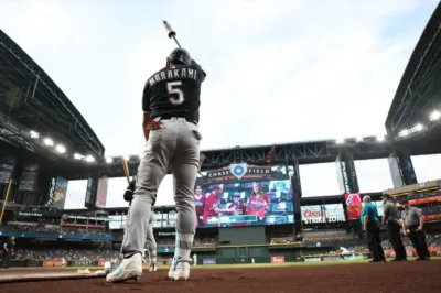 村上選手がバッターボックスに立つ画像
