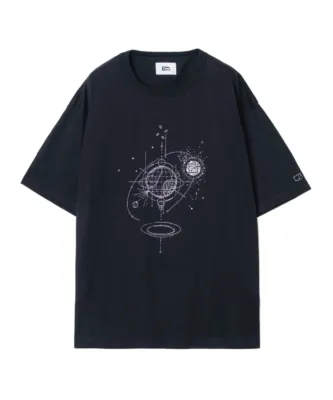 黒いTシャツの画像