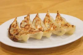 西川口の「餃子居酒屋 モモタロ」がオープン1周年!関東のホークスファン集まれ!1杯無料&プロ野球チップスをゲット!