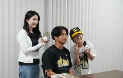 高橋遥人投手とファンが交流するサイン会の様子