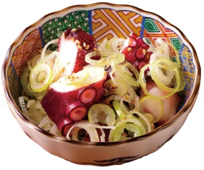 茹でたタコとたっぷりの輪切りネギの和え物