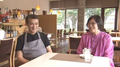 男女、カフェ、笑顔