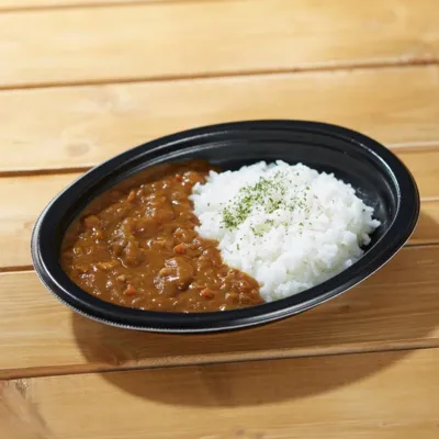 オイシックススタンドの新潟県産牛たっぷり燻製カレー