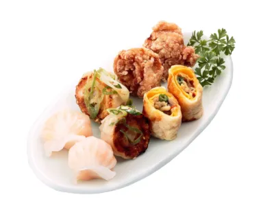 様々な種類の中華料理の点心や揚げ物