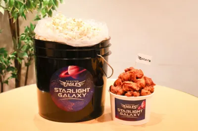 楽天イーグルスのイベントSTARLIGHT GALAXYの特製と思われる、ポップコーンとからあげのセット