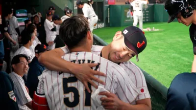 侍ジャパン選手が抱擁