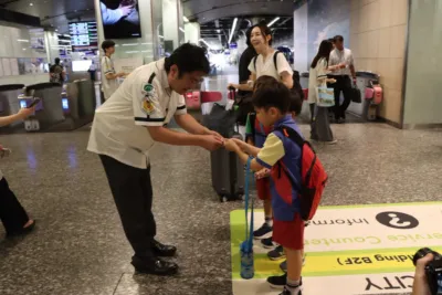 駅員と子供の交流