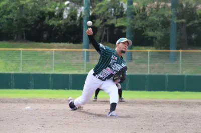 マウンドで躍動するフロリモン投手