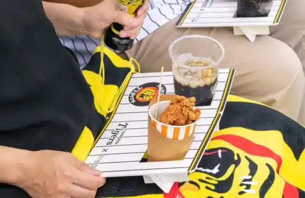 阪神タイガースファン必見!球場グルメがもっと快適に!「阪神タイガースニーブル」で推し活を最大限に楽しもう