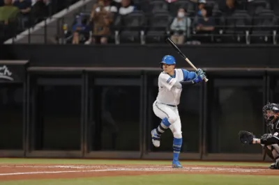 打席に立つ中島選手