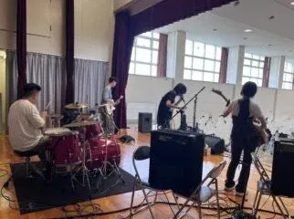 軽音楽部の演奏風景